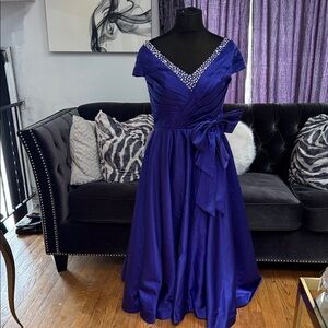 Elegant purple Evening Dress